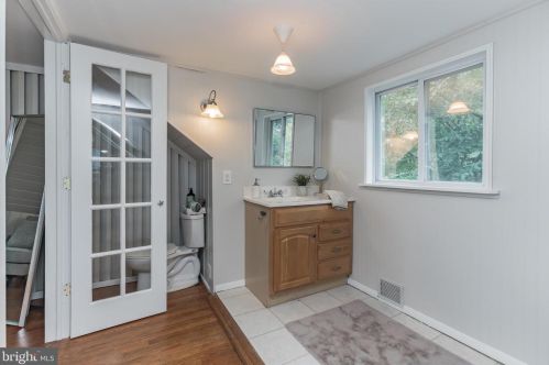 916 Robin Rd, Silver Spring MD 20901-1871 exterior