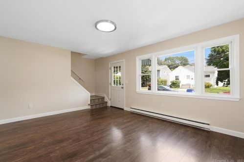 4 Villaway Rd, Norwalk, CT 06855-2148