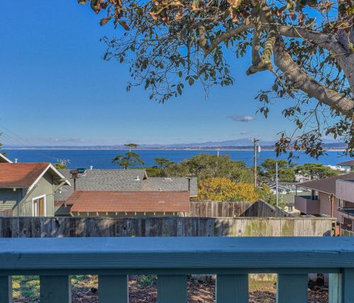 311 Eardley Ave, Del Monte Park, CA 93950-3631
