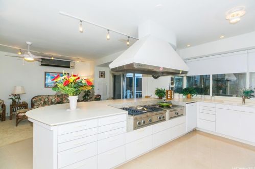 1205 Ikena Cir, Honolulu HI  96821-2561 exterior