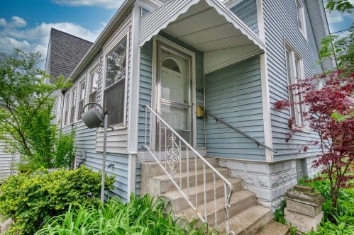 5415 Carmen Ave, Chicago, IL 60630-2225