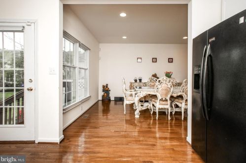 9 Nestlewood Way, Princeton NJ  08540-6132 exterior