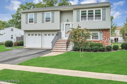 20 Pne Needle St, Wall Township NJ  07731-2647 exterior