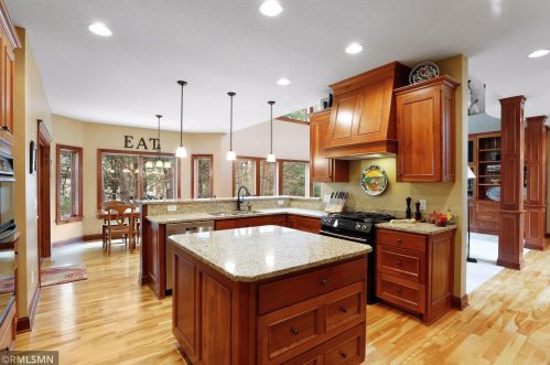 4766 Cumberland St, Saint Paul MN  55126-6061 exterior