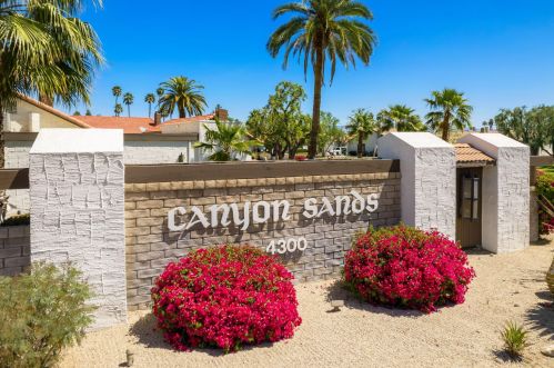 2490 Miramonte Cir, Palm Springs, CA 92264-5741