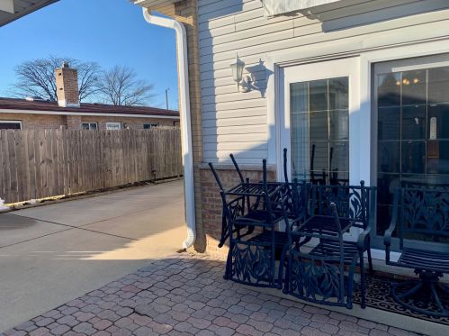 8453 North Ter, Niles IL  60714-2369 exterior