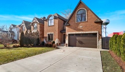 376 West Ave, Elmhurst, IL 60126-3703