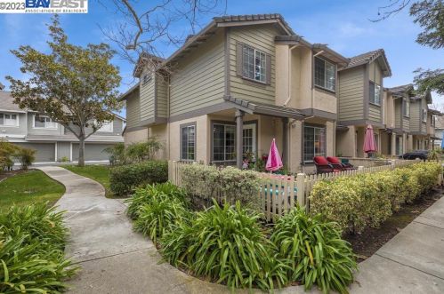 7488 Oxford Cir, Pleasanton, CA 94568-3760