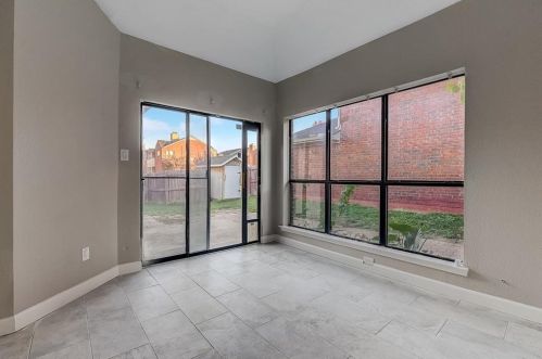 1613 San Francisco St, Carrollton TX 75007-5050 exterior