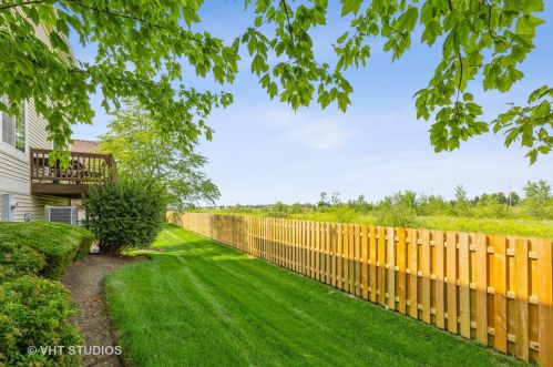 868 Clover Ln, Pingree Grove IL  60140-9116 exterior