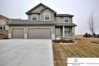 8226 162nd St, Bennington, NE 68007-1928