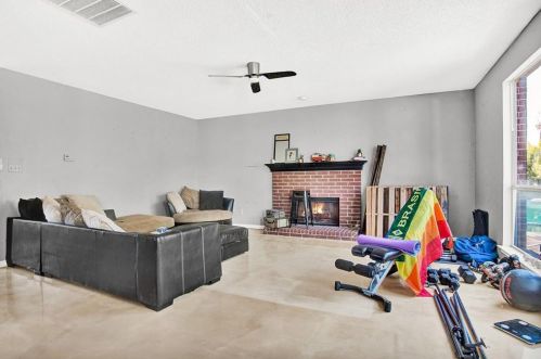 1301 Red Maple Dr, Carrollton, TX 75007-1031