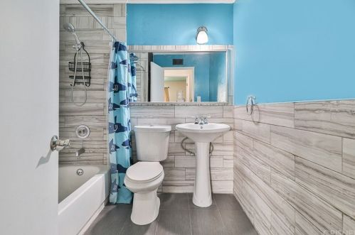 2693 Royal Ave, Simi Valley CA 93065-4768 exterior