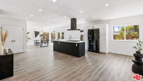 2854 Orange Ave, Anaheim CA  92804-3235 exterior