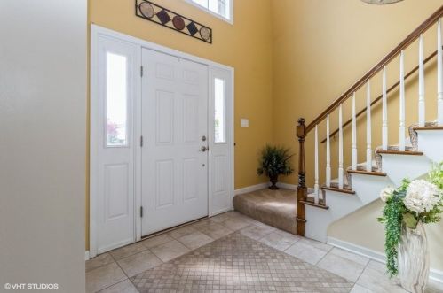 402 Westwood Dr, Joliet, IL 60404-9425