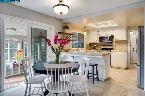 5210 Jomar Dr, Concord CA  94521-2343 exterior