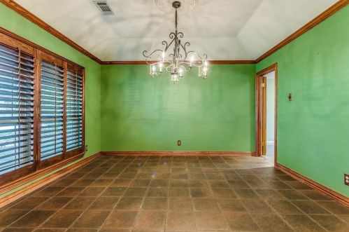 6248 Dilbeck Ln, Dallas TX  75240-5350 exterior