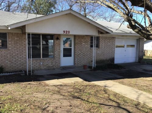 920 Jory St, Hico, TX 76457-6106