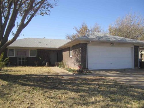 715 38th St, Woodward, OK 73801-1837