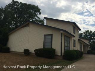 2824 Wayside Ave, Fort Worth TX  76110-2857 exterior