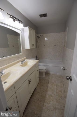 6100 Heron Pond Ct, Springfield VA  22015-3738 exterior