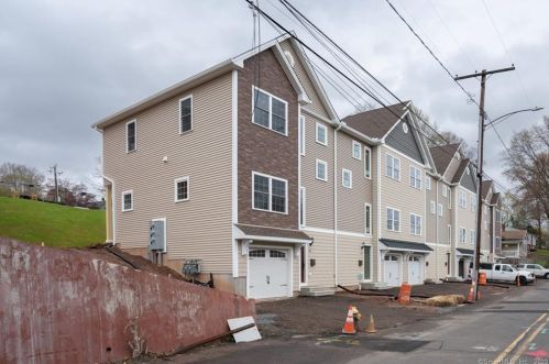 62 Water St, Southington, CT 06489-3017