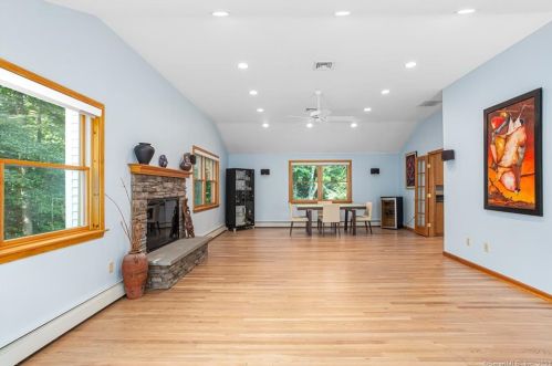 15 Sunset Hill Rd, Wilton CT  06897-4925 exterior