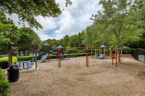 10610 Sugar Crest Ave, Duluth GA  30097-7843 exterior