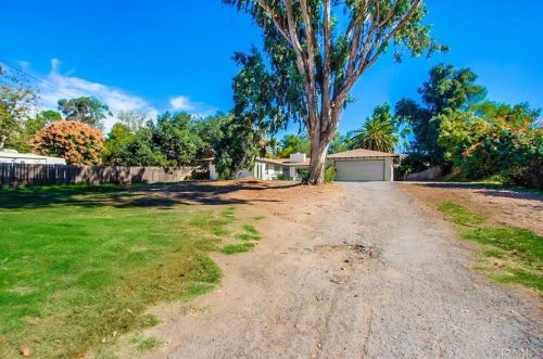 1040 Country Club Dr, Escondido, CA 92029-1514