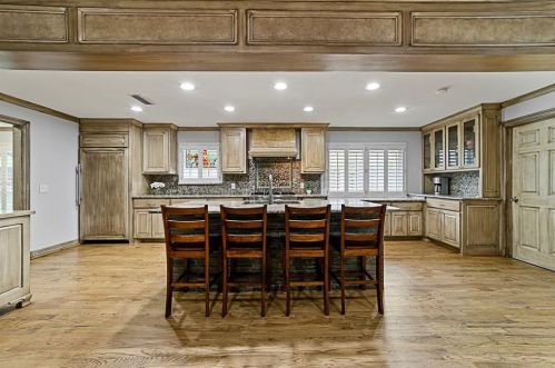 10526 Berry Knl Dr, Dallas TX  75230-4245 exterior