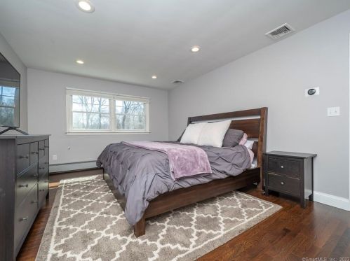 26 Snowberry Ln, Wilton CT  06897-1130 exterior