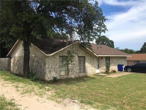 853 Hill Pl, Azle, TX 76020-2617