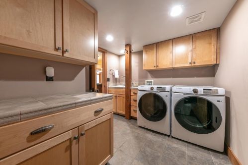 11874 Rainbow Dr, Truckee CA  96161-2761 exterior