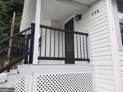 236 John St, Berkeley Springs, WV 25411-1135