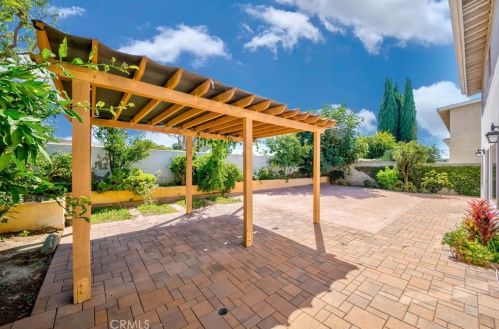 15192 Touraine Way, Irvine CA  92604-3150 exterior