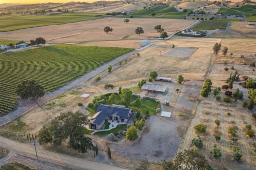 7310 Feenstra Rd, Lake Nacimiento, CA 93446-9448