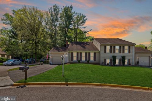 10001 Downeys Wood Ct, Springfield, VA 22015-2731