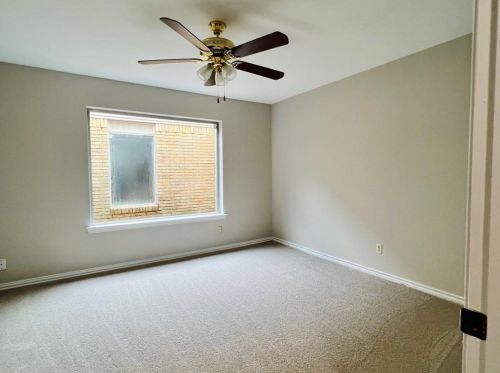 3021 Stonehenge Ln, Carrollton TX 75006-5211 exterior