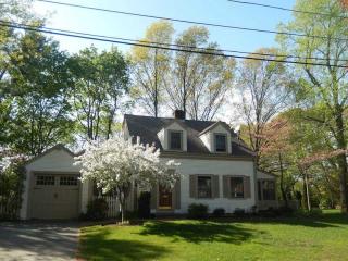 12 Eton Rd, Barrington, RI 02806-3602