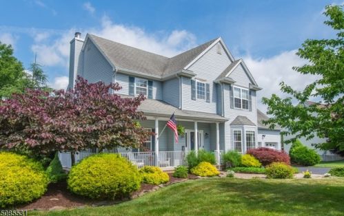 15 Ridgley St, Hackettstown, NJ 07840-3452