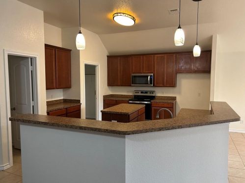 516 Castlebrook Ct, Fort Worth TX  76179-0995 exterior