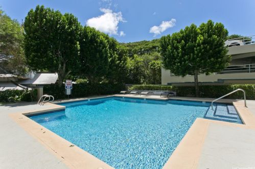 2033 Nuuanu Ave, Honolulu HI  96817-2516 exterior