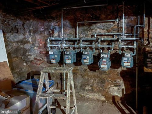 1542 15 St, Philadelphia PA 19146-4806 exterior