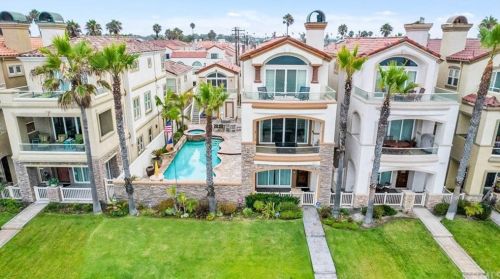1610 Pacific Coast Hwy, Huntington Beach CA  92648-4434 exterior
