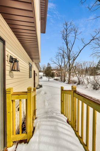 138 Hillside Ln, Willowbrook IL  exterior