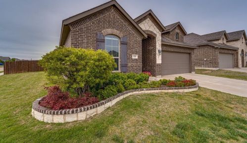 221 Buckskin Dr, Waxahachie, TX 75167-4852