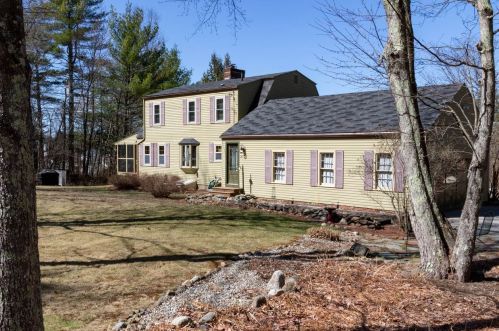 18 Easy St, Chichester, NH 03234-4526