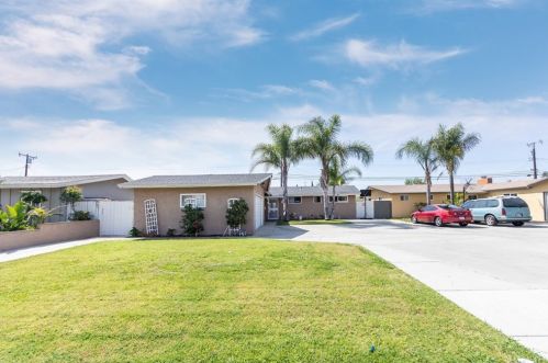 9572 Cerritos Ave, Anaheim, CA 92804-5902