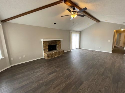 1207 University Dr, Plano, TX 75075-2229