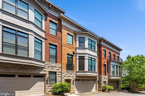 2203 19th Ct, Arlington, VA 22201-3551